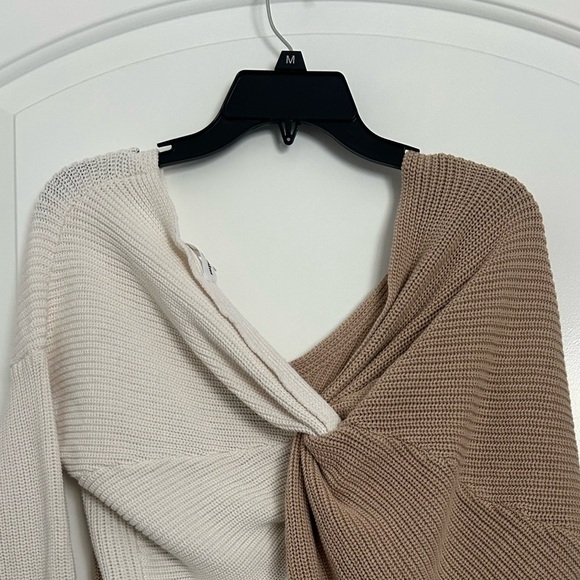 Superdown Womens Trish Knot Sweater in Beige & White size small Knit Cozy - Picture 11 of 11